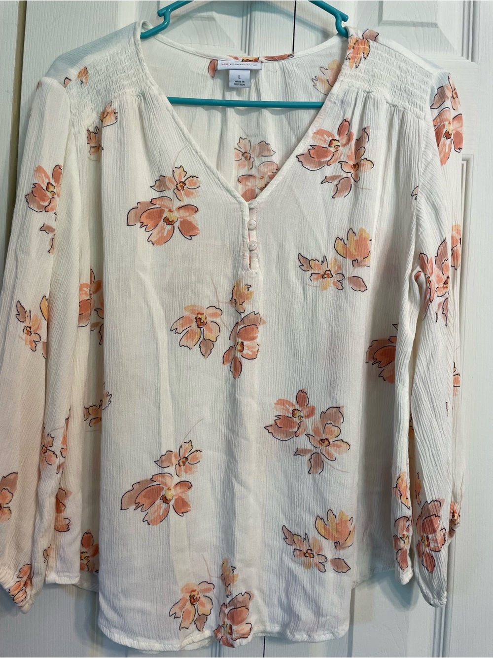 Liz Claiborne Cream Floral V-Neck Button Front Blouse